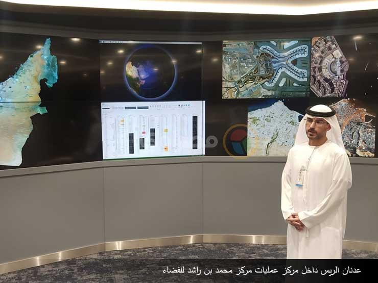 عدنان-الريس-داخل-مركز-عمليات-مركز-محمد-بن-راشد-للفضاء