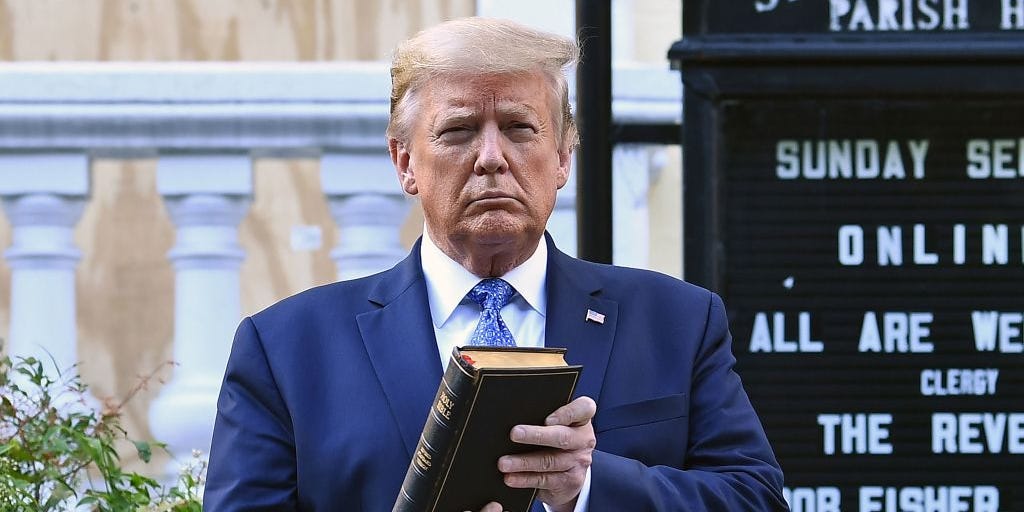 حصل ترامب على 300 ألف دولار من مبيعات نسخة “God Bless The USA Bible”، والتي تباع نسخها الموقعة بألف دولار.