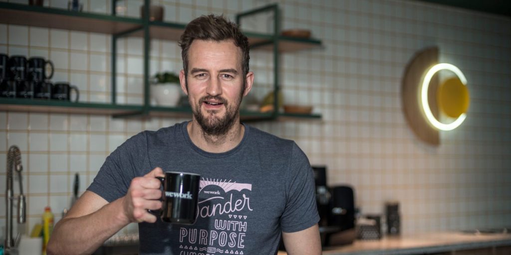 يصف مؤسس WeWork “Wallowing” في الذنب بعد مغادرة الشركة