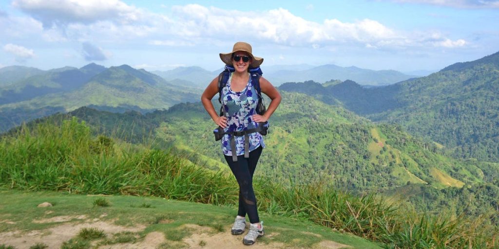 سافرت 17 ساعة إلى إندونيسيا ، لكن تم إرسالها على الفور إلى المنزل لأنني ارتكبت خطأً بسيطًا في جواز سفري