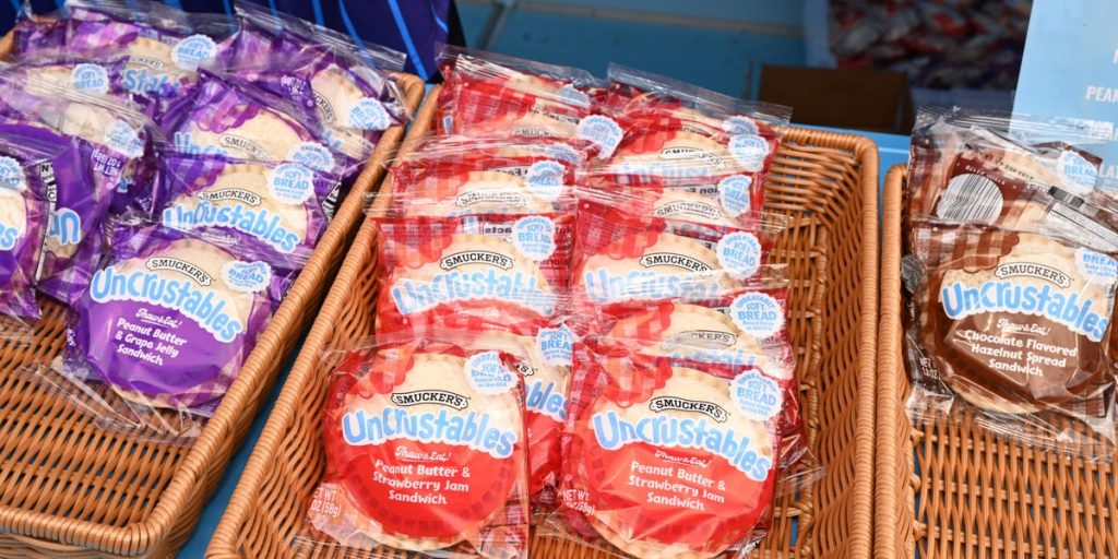 يلاحق Smucker شركة Trader Joe’s لبيعها نسخة مقلدة من منتجات Uncrustables