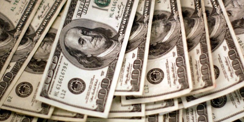 إن طفرة الذكاء الاصطناعي تجعل الموظفين يحصلون على أجور جيدة، لكنهم لا يستطيعون الذهاب إلى أي مكان
