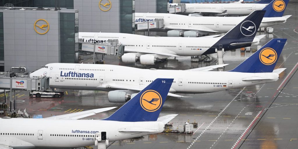 رحلة جوية إلى أوروبا انقلبت على شكل حرف U بعد هجوم شوكة لأحد الركاب في الجو