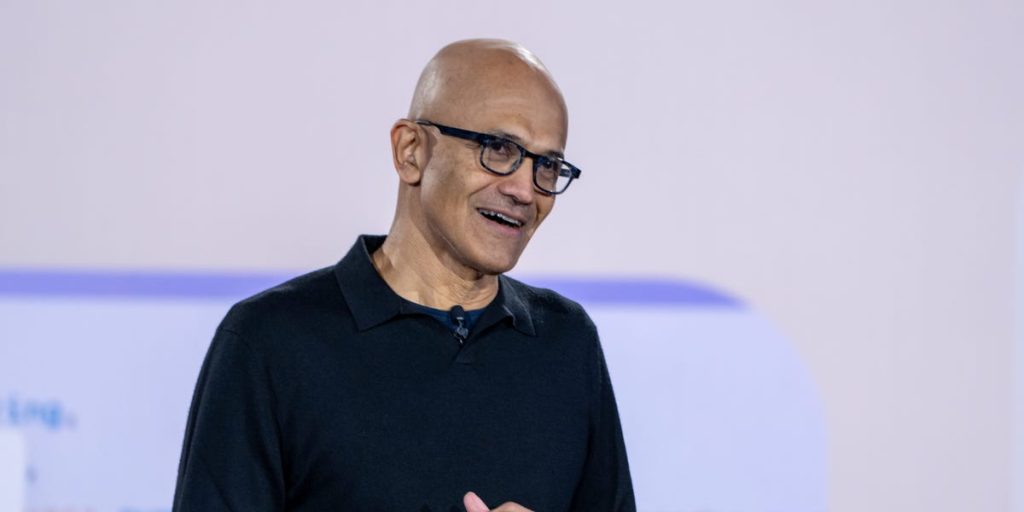 شارك ساتيا ناديلا، الرئيس التنفيذي لشركة Microsoft، نصيحته للرؤساء بشأن التعامل مع التحولات التقنية والنموذجية والتنظيمية الخاصة بالذكاء الاصطناعي