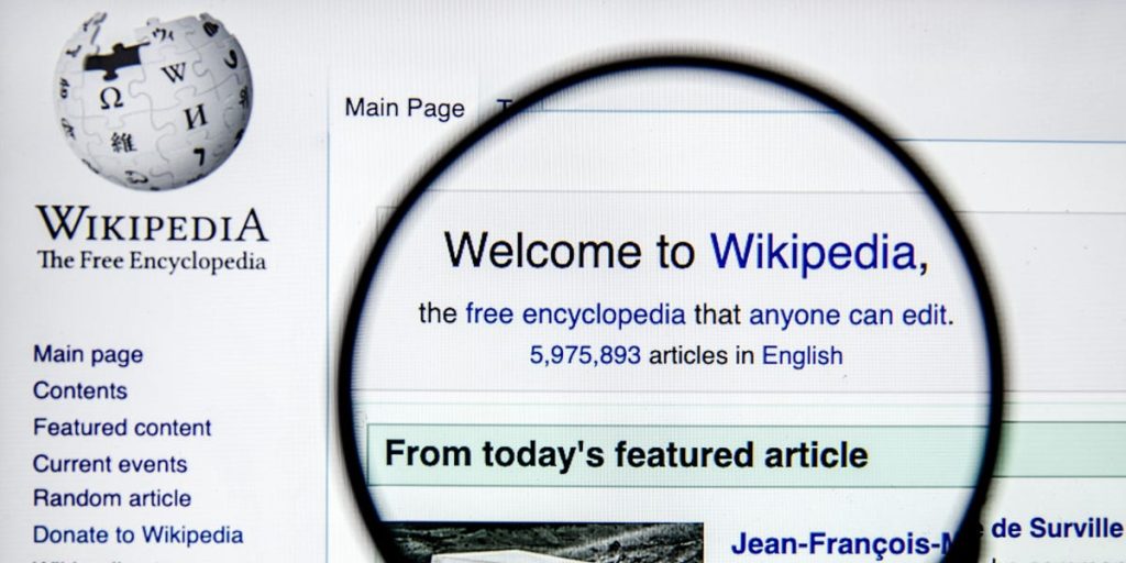 تنتقد ويكيبيديا بشكل واضح إيلون موسك وغروكيبيديا في أحدث نافذة منبثقة لجمع التبرعات: “تم إنشاؤها بواسطة الأشخاص، وليس بواسطة الآلات”