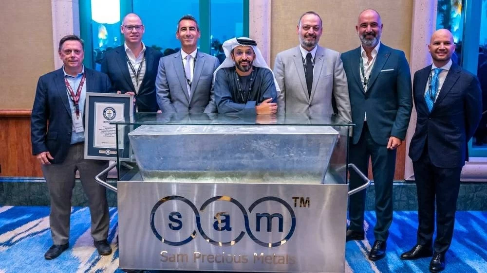 1971 كيلوغراماً.. أكبر سبيكة فضة في العالم تجسد تأسيس الإمارات