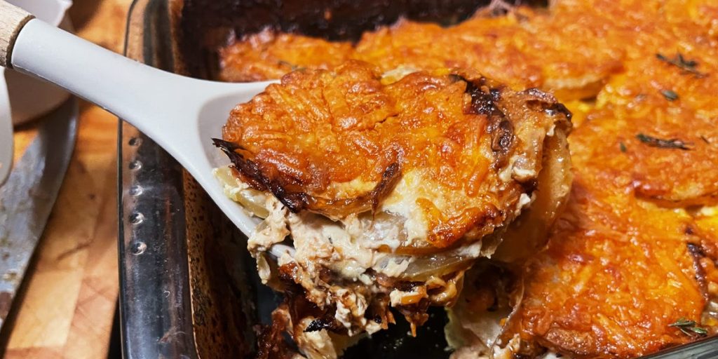 تصنع هذه البطاطس المهروسة بالجبن سنويًا في عيد الشكر بدلًا من البطاطس المهروسة التقليدية.