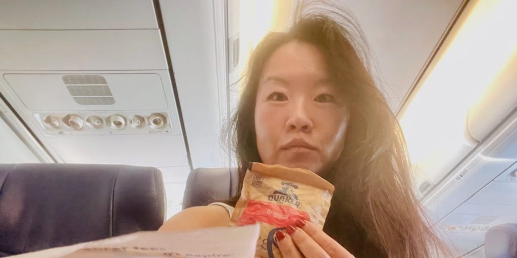 أسافر إلى العمل بالطائرة. يصاب الناس بالصدمة عندما يعلمون أن هذا المنتج ميسور التكلفة وفعال بالنسبة لي.