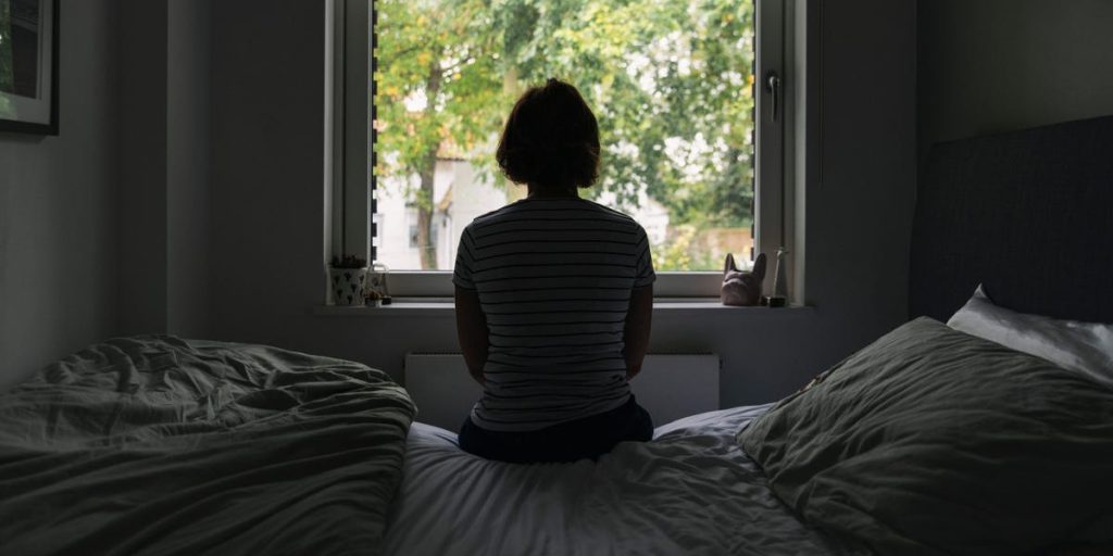 أصبحتُ أرملةً في العشرينات من عمري، وهذا علمني قول “نعم” والاستمتاع بالحياة.