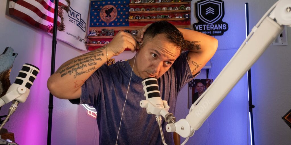 أنشأ هذا الجندي نشاطًا جانبيًا على TikTok وInstagram ويقول إنه يدفع الآن أفضل من الجيش