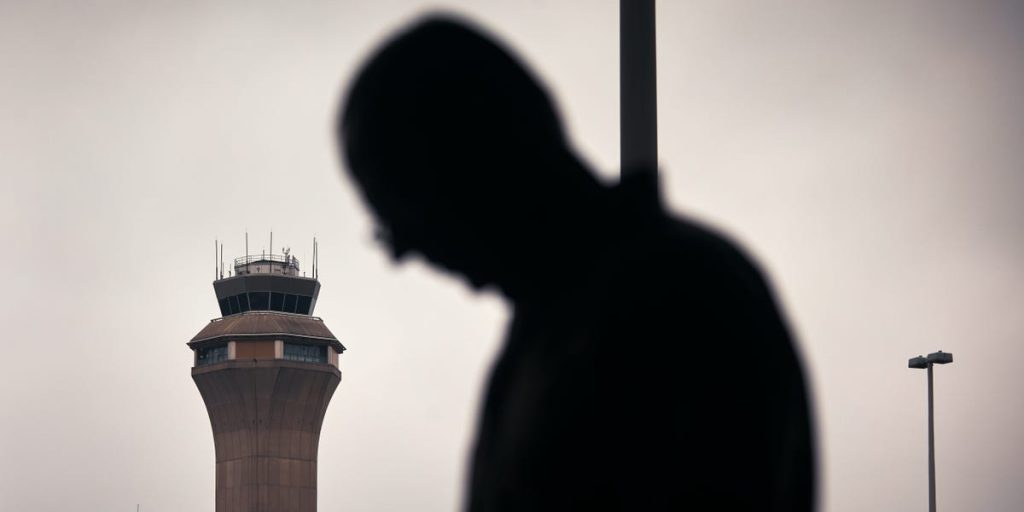 تحذر مدينة نيويورك من التأخير لساعات طويلة في نيوارك بسبب نقص الموظفين، وتقول إن التوقف الكامل عن العمل ممكن