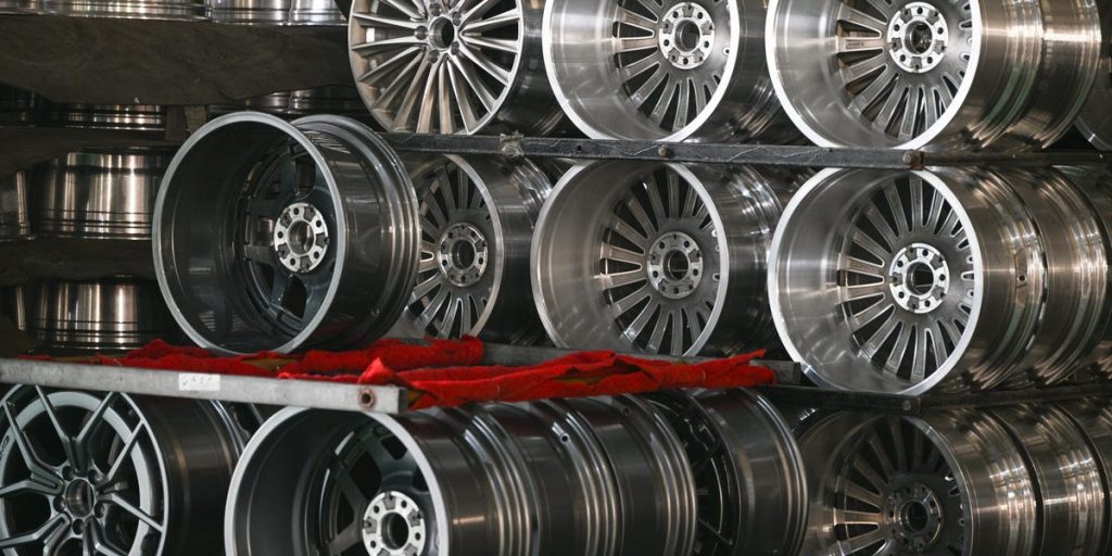 تقول شركة Bankrupt First Brands إن مؤسسها استخدم أموال الشركة لشراء طاهٍ خاص وسيارات “غريبة”.