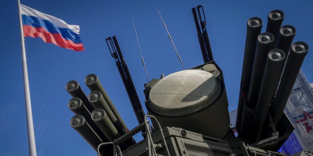 قال أحد كبار المشرعين الروس إن موسكو سلمت للتو أنظمة دفاع جوي جديدة إلى فنزويلا