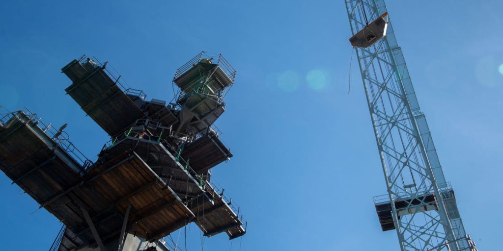 تقول أكبر شركة لبناء السفن الحربية في أمريكا إن ضخ المزيد من الأموال إلى العمال ذوي الخبرة يؤتي ثماره