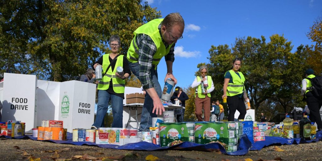 كيف تستجيب وزارة الزراعة الأمريكية في المحكمة لتخفيضات SNAP بعد تهديد ترامب بقطع الإنتاج