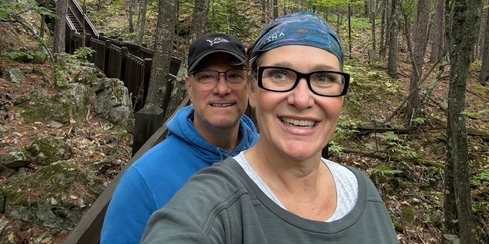 نحن في اليوم 37 من عدم راتب زوجي. لقد قطعنا جميع اشتراكاتنا وفرضنا حظرًا على التسوق لتجاوز فترة الإغلاق.