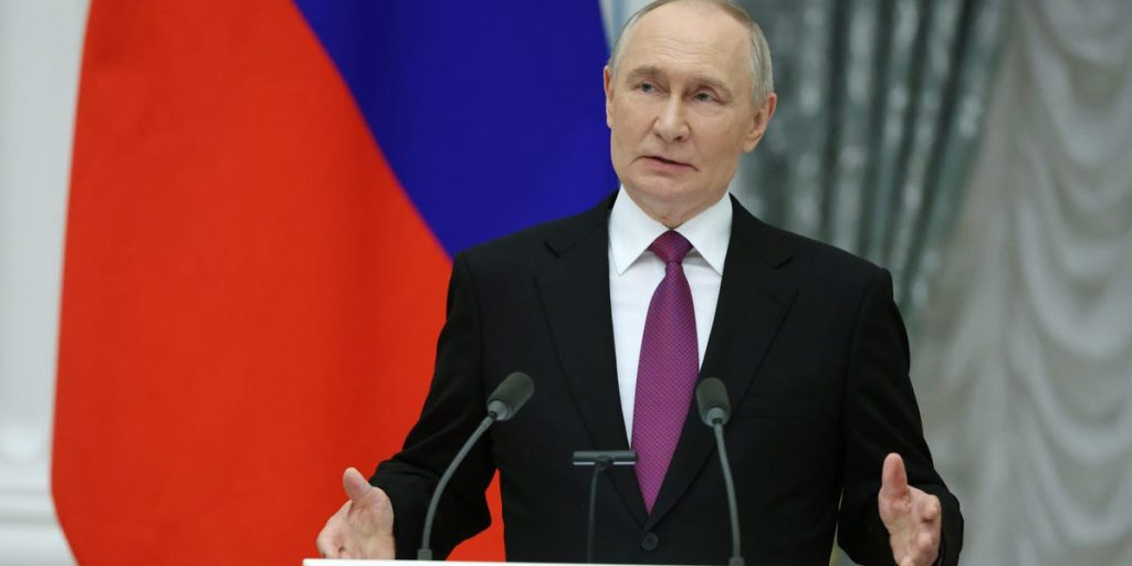 تنخفض عائدات النفط الروسية تمامًا مع فرض العقوبات الأمريكية عندما لا تستطيع موسكو تحملها