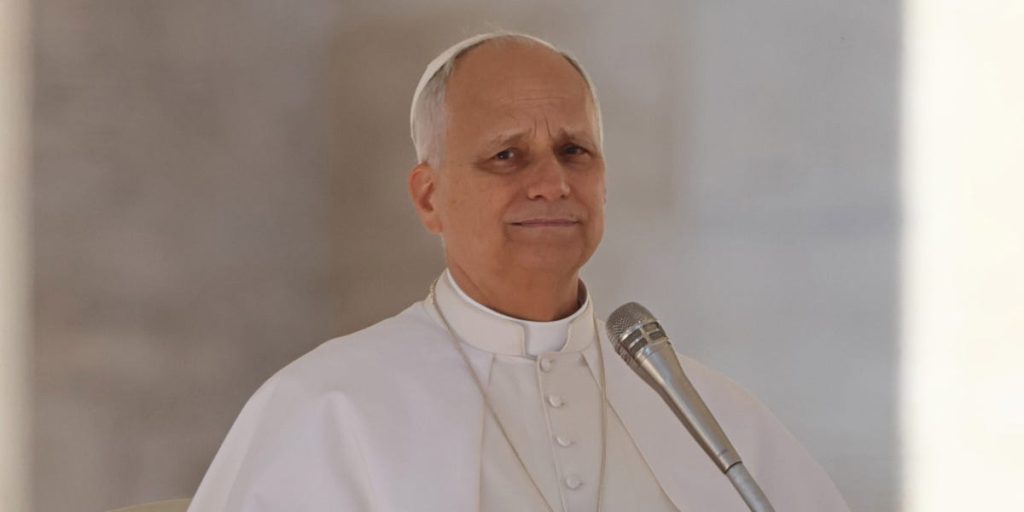 البابا ليو الرابع عشر يطلب من صناعة الذكاء الاصطناعي “تنمية التمييز الأخلاقي”