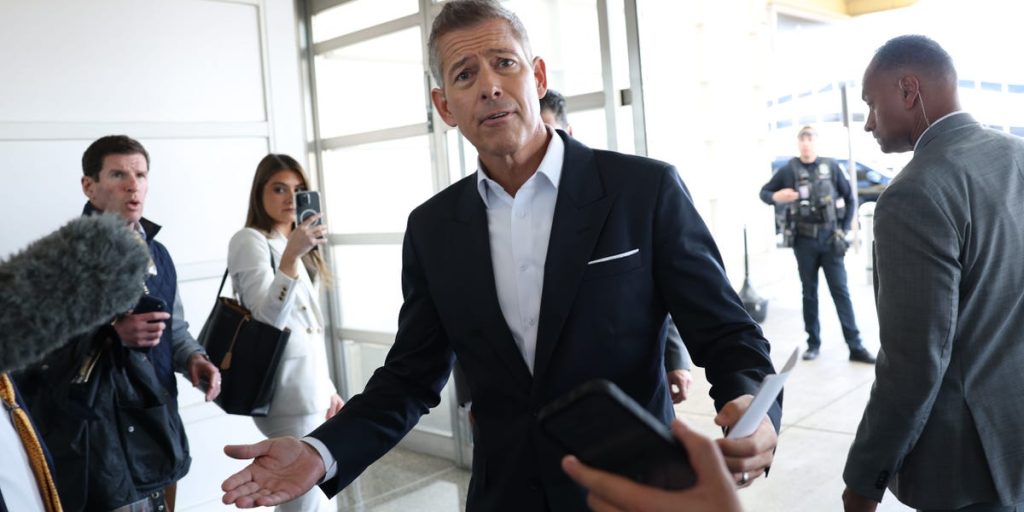 يحذر وزير النقل شون دافي من أن عددًا كبيرًا من الأمريكيين لن يتمكنوا من السفر بمناسبة عيد الشكر