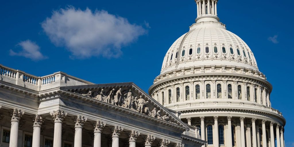 يجتمع أعضاء مجلس الشيوخ في جلسة نادرة يوم الأحد لحل أزمة إغلاق الحكومة: “الصفقة تقترب معًا”