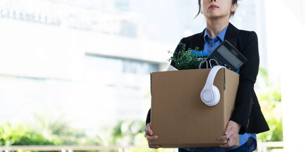 غولدمان ساكس يلاحظ مؤشرات ضعف متزايدة في سوق العمل الأميركي مع تزايد عمليات التسريح.