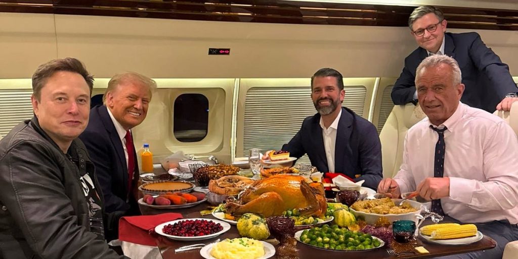 لم يعد إنشاء مائدة عيد الشكر بالذكاء الاصطناعي أمرًا صعبًا، كما يظهر على وسائل التواصل الاجتماعي.