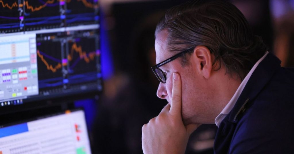 موجة بيع عنيفة في وول ستريت وسط غموض بشأن خطوة الفيدرالي المقبلة