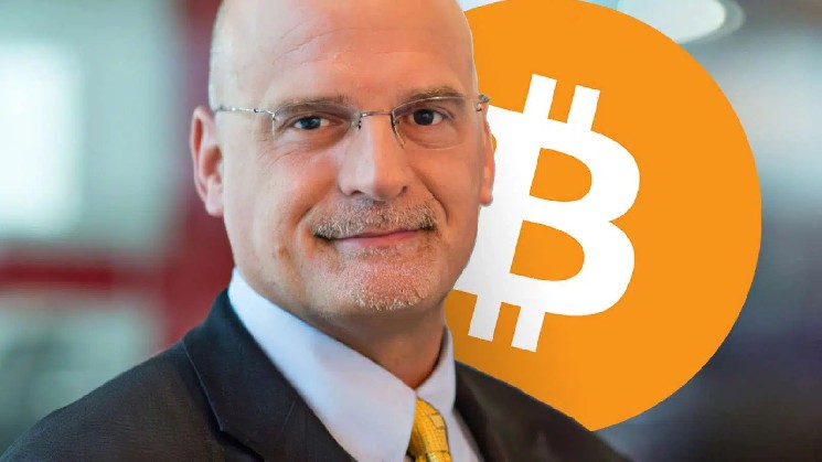 توقعات بيتكوين من محلل بلومبرج ماكجلون: “بحلول صباح الاثنين…”