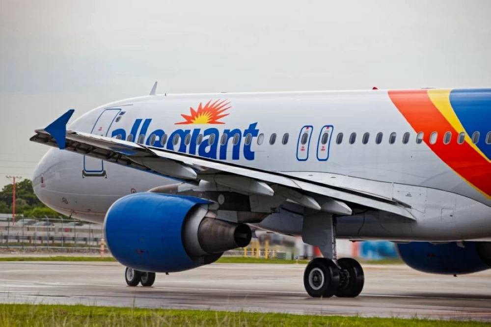 نزاع على الإقامة الدائمة يعمّق أزمة الطيارين الأجانب في «أليجيانت إير»