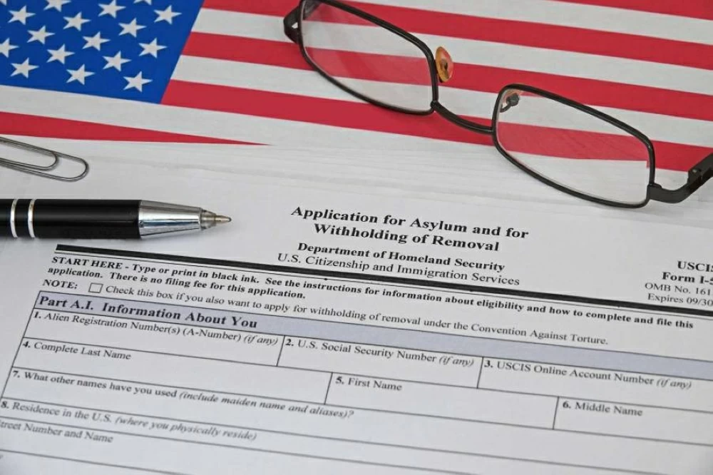 واشنطن تتحرك لإسقاط آلاف قضايا اللجوء قبل عام 2026