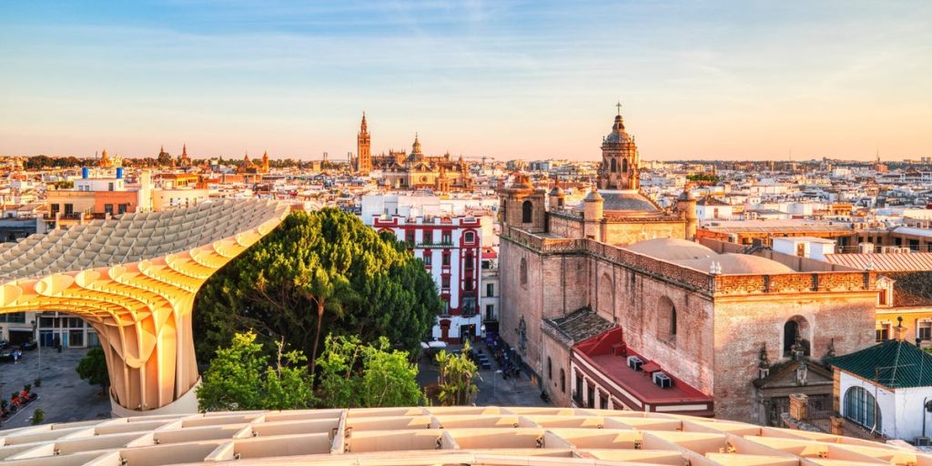 زار مواطن أكثر من 140 دولة، ولكنه يعود لزيارة دولة واحدة سنويًا.