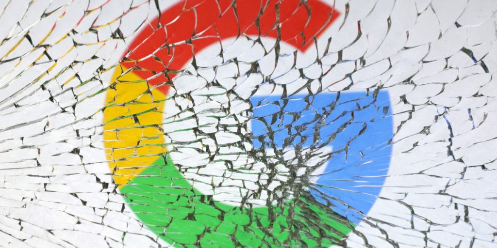 قاضٍ يأمر جوجل بإعادة تقديم عروض لمُحركات البحث الافتراضية سنويًا في ضربة لمكافحة الاحتكار.