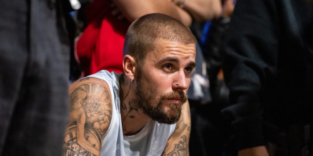 جاستن بيبر يعبّر عن استيائه من خاصية مزعجة في تصميم هاتف آيفون.