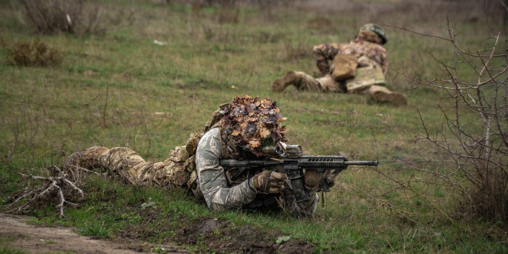 شركة أسلحة تلاحظ اهتمامًا أوروبيًا متزايدًا بمجموعات تحويل البنادق الآلية إلى طائرات مسيرة قاتلة (Drone-Killers).