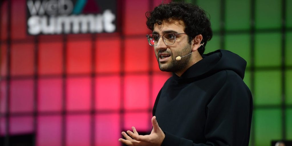 يقارن الرئيس التنفيذي لـ “كالشي” المنافسة بين شركته و “بوليماركت” بمنافسة بين مايكل فان جيرفن وإيلي مانينغ.