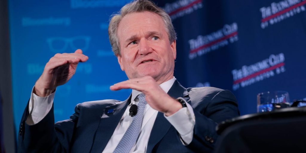 يقول الرئيس التنفيذي لبنك أوف أمريكا إن الحرب التجارية تتجه نحو التهدئة وفرض رسوم جمركية بنسبة 15%.