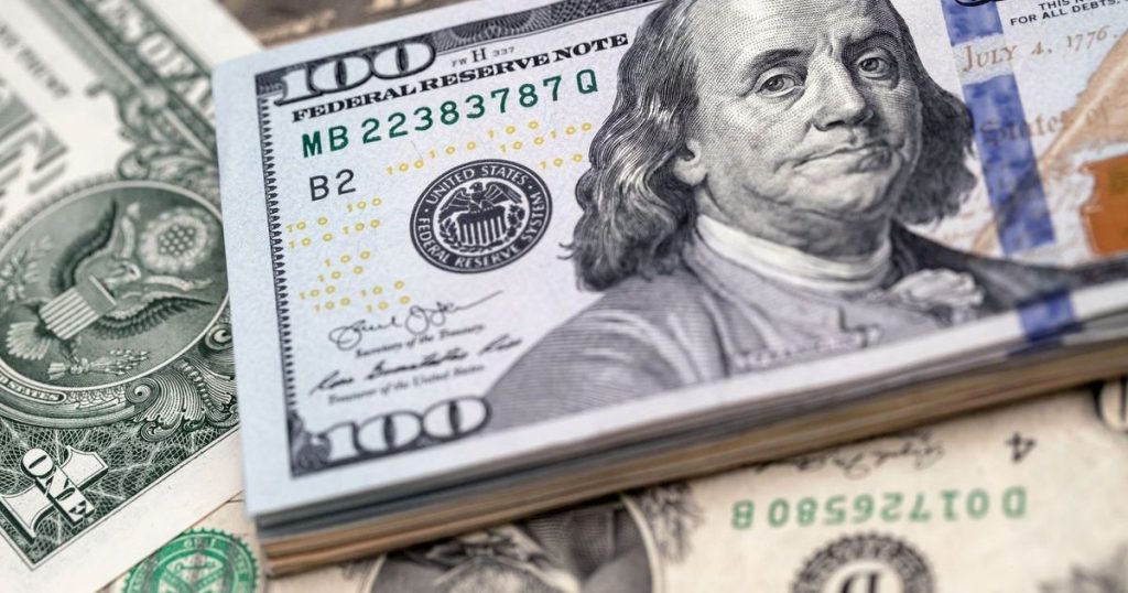 6 بنوك استثمار: الدولار مرشح لهبوط جديد في 2026
