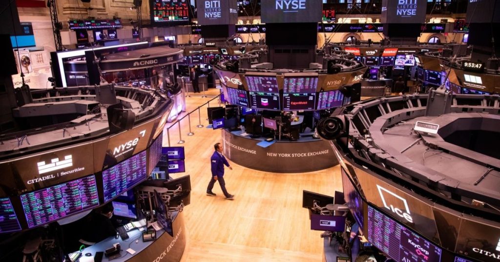 وول ستريت تستقر قبيل قرار “الفيدرالي” الأميركي بشأن الفائدة