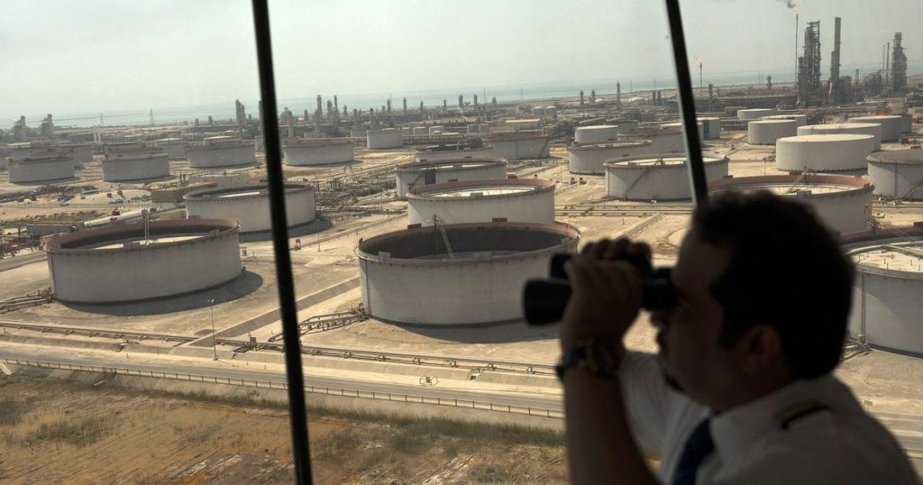 “أرامكو” و”إكسون موبيل” و”سامرف” تطور مجمع بتروكيماويات في ينبع