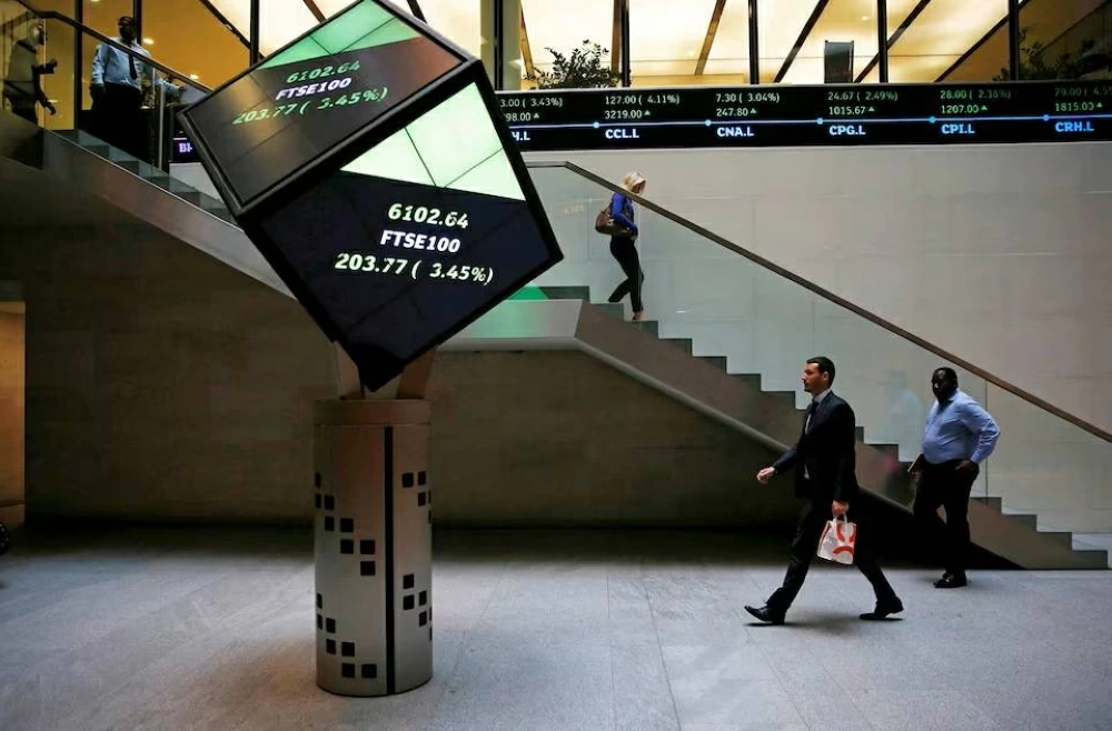 أسهم بريطانيا تتراجع وقطاع الدفاع يحقق قفزة تاريخية