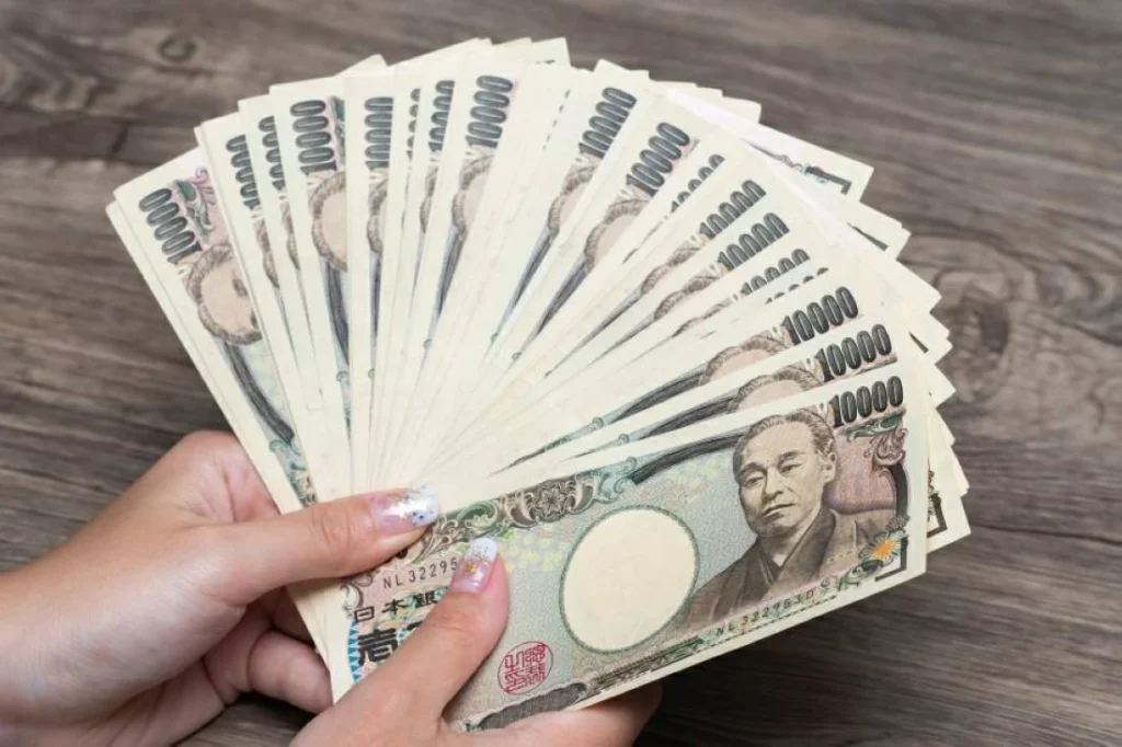 غموض رسمي في طوكيو مع ارتفاع الين المفاجئ.. ما القصة؟