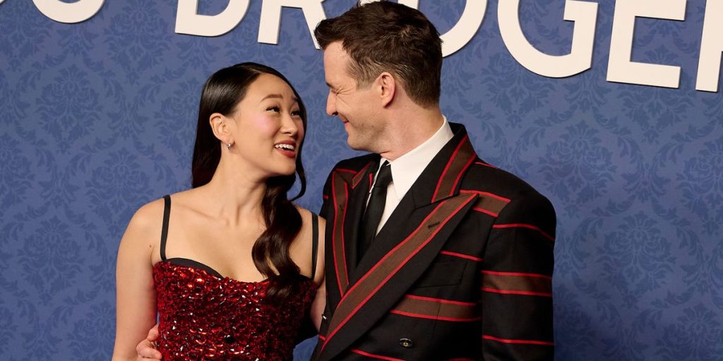 أعمار ممثلي مسلسل “Bridgerton” مقارنة بأعمار شخصياتهم.