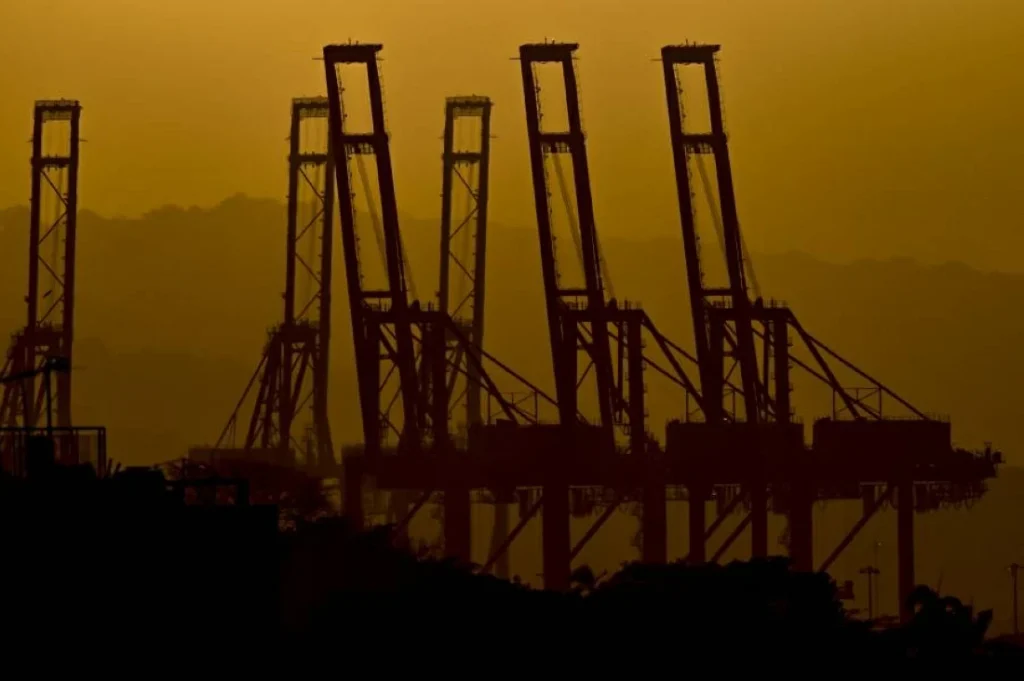 بنما تؤكد أن وضع يدها على ميناءين على قناتها لم يؤثر على التجارة