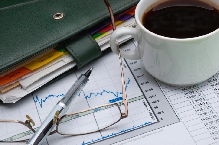 شراء القهوة بالبيتكوين سهل، لكن العبء الضريبي المترتب عليه معقد.